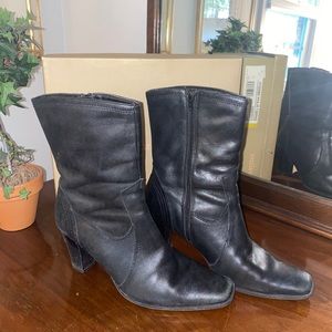 Genuine, leather heeled zip up Naturalizer boots
